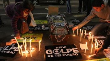 Com samba de uma nota só, mídia coloca o golpe no ar