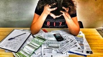 Endividamento atinge 77,9% das famílias brasileiras e bate recorde em 2022