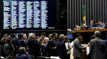 Câmara aprova projeto que tira até 70% do pré-sal da Petrobras