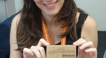 Homenagem: SEEB-AC entrega brinde às mulheres