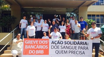 Bancários em greve dizem não aos ‘sugadores’ e doam sangue a quem precisa