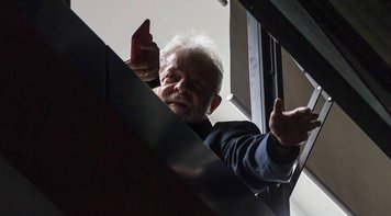 Lula não irá para o matadouro de cabeça baixa, diz advogado do ex-presidente