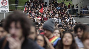 Os choques da campanha polarizada se trasladam a universidades