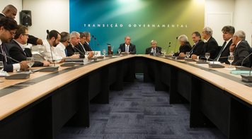 Bolsonaro diverge de Guedes sobre Previdência e nomeia só homens para transição até agora