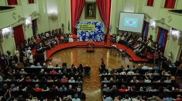 Intelectuais e artistas fazem ato em defesa da democracia nos 50 anos do AI-5