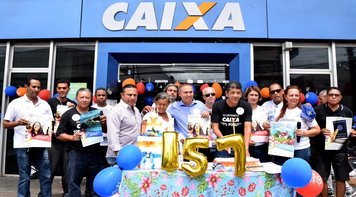 Seeb/MT comemora os 157 anos da Caixa com bolo e protesto contra a privatização