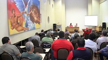 Conferência Regional da Fetec-CUT/CN começa com discussão sobre sistema financeiro e segurança