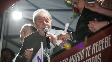 “A elite brasileira nunca gostou de fazer investimento em educação”, afirma Lula em Santa Maria