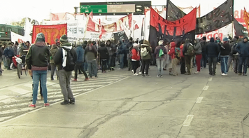 Centrais sindicais da Argentina fazem greve geral contra política econômica do governo Macri