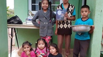 Escritor indígena lança livro e reverte ganhos para combate à covid-19 em sua aldeia