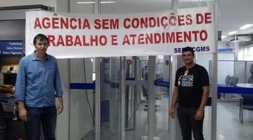 Diretores do SEEB-CGMS fecham agência da Caixa por falta de condições de trabalho