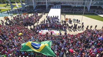 Dilma deixa Planalto, mas não a luta pela democracia