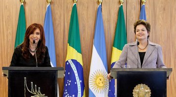 Dilma e Cristina Kischner debatem política e América Latina