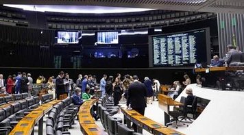 Câmara aprova PL que deixa bancos penhorar casas de famílias inadimplentes