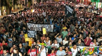 #30M leva uma multidão às ruas em defesa da educação