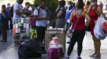 Rendimento do brasileiro cai ao menor nível histórico