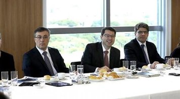 Bancos públicos não vão conduzir queda dos juros, diz presidente do BB