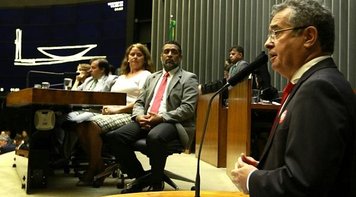 Sufocamento da Caixa não interessa à sociedade brasileira, diz presidente da Fenae