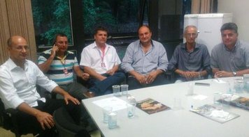 Diretores do sindicato se reúnem com autoridades políticas para tratar do fechamento de agências do BB