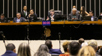 Fenae completa 54 anos e recebe homenagem na Câmara dos Deputados
