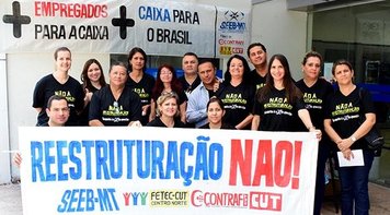 Bancários MT protestam contra reestruturação na Caixa e cobram nomeações dos concursados