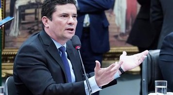 Moro é confrontado por deputados na Câmara e repete argumentos contraditórios