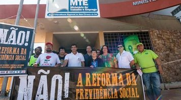 Bancários participam de protesto contra as reformas trabalhista e previdenciária