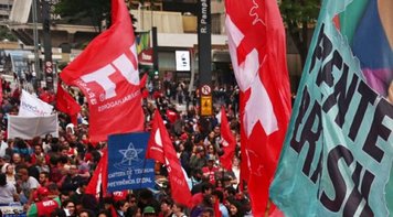 Marcha de milhares em São Paulo é preparativo para greve geral em outubro