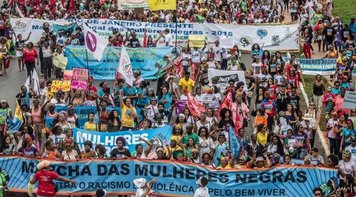 50 mil mulheres negras marcham contra o racismo e contra a violência em Brasília