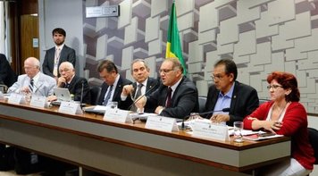Empresários defendem terceirização até no serviço público