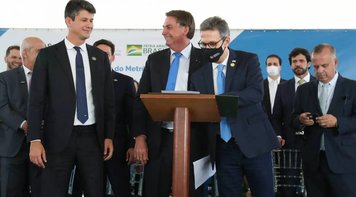 Comitê da ONU repreende Bolsonaro por foto de criança com arma para “promover agenda política”