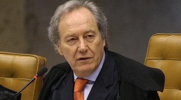 Lewandowski classifica impeachment como “tropeço na democracia”