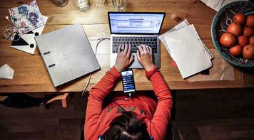 Assista agora ao vivo "Teletrabalho: o futuro que chegou e mexe com a casa, a cabeça e a negociação coletiva de quem trabalha"