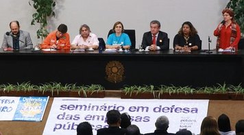 Seminário lança Carta-Compromisso a candidatos pela defesa das empresas públicas