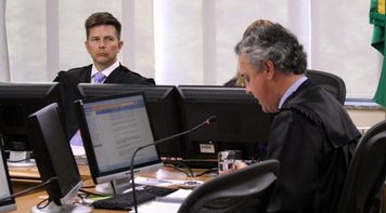 Por 3 votos a 0, TRF-4 mantém condenação de Lula sem provas