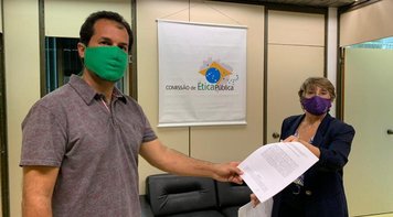 Sindicato de Brasília e deputada Erika Kokay protocolam representação contra Paulo Guedes