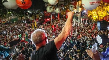 'Esperem, nós vamos voltar', afirma Lula em ato público em São Paulo após condenação no TRF4