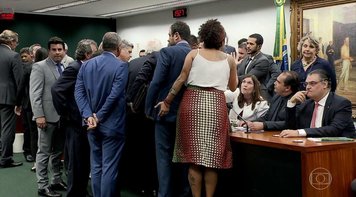 Oposição vai recorrer ao STF para anular sessão da CCJ que aprovou admissibilidade da Previdência