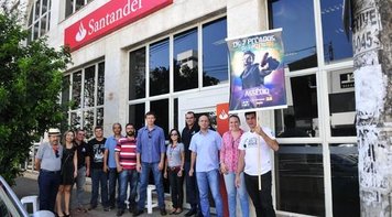 Sindicato paralisa agência do Santander em Campo Grande-MS