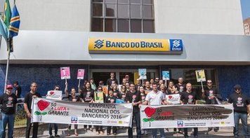 Bancários percorrem agências e ruas do centro de Campo Grande-MS