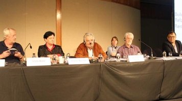 Mujica exorta à luta contra capital financeiro internacional