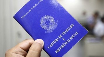 Reforma trabalhista de Temer pode acabar com 13º e férias