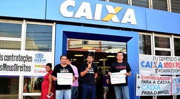 Bancários da Caixa em MT protestam contra a retirada de direitos