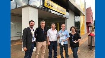 Candidato da Chapa 3 - Previ para os Associados - visita Agências do BB em Dourados