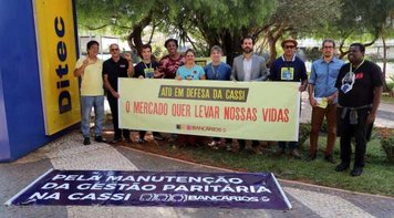 Dia Nacional de Luta em Defesa da Cassi, bancários do BB fazem protesto no Sede 4