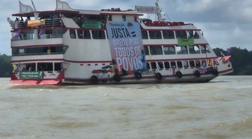 Barqueata abre Cúpula dos Povos na COP 30, em Belém, para exigir transição justa; Bancários do Centro-Norte participam