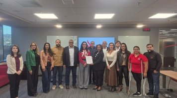 Funcionários do Santander entregam minuta de reivindicações ao banco após encontro nacional