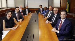 /banco-central-reduz-selic-para-14-ao-ano-mas-juros-seguem-elevados-e-favorecendo-apenas-o-mercado-financeiro/