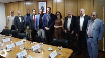 Centrais sindicais se reúnem com ministro Boulos para debater pautas da classe trabalhadora