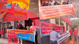 /sindicatos-e-federa%C3%A7%C3%B5es-realizam-dia-nacional-de-luta-contra-o-fechamento-de-unidades-do-bradesco/